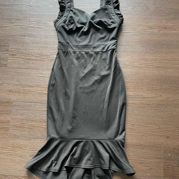 Black Dress - Picture 2 of 4